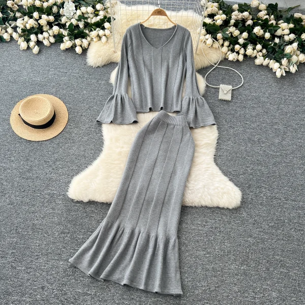 LW0128 Gentle Sweater Ladies Two Sets Advanced Sense Flared Sleeve V-Neck Knit Top High Fanny Pack Hip Skirt