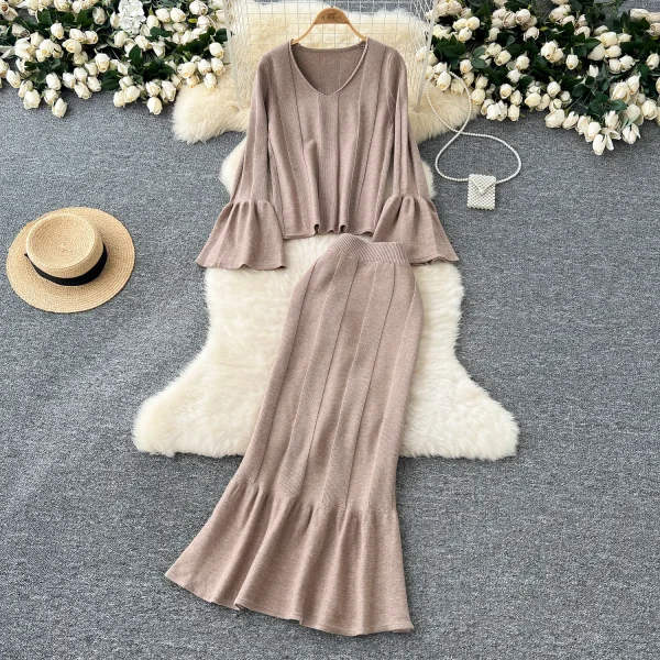 LW0128 Gentle Sweater Ladies Two Sets Advanced Sense Flared Sleeve V-Neck Knit Top High Fanny Pack Hip Skirt - Image 3