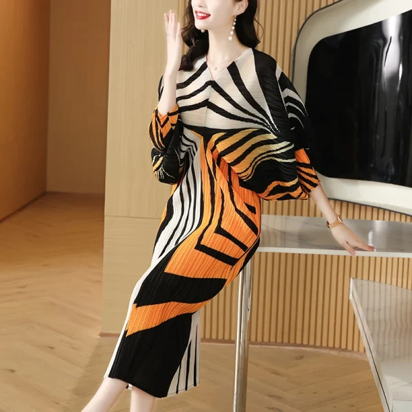 LE1318 in Stock Fast Delivery Miyake Pleated Dress Printing Elastic Plus Size Loose Casual Style Bat Sleeves Women Dresses - Image 2