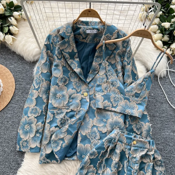 LW0103 Light Wind Relief Embossed Gold Flower Long Sleeve Suit Jacket With Broad Leg Trousers Three-Piece Set - Image 5