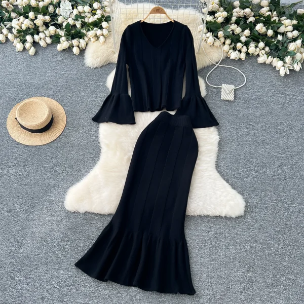 LW0128 Gentle Sweater Ladies Two Sets Advanced Sense Flared Sleeve V-Neck Knit Top High Fanny Pack Hip Skirt - Image 5