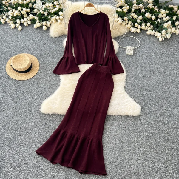 LW0128 Gentle Sweater Ladies Two Sets Advanced Sense Flared Sleeve V-Neck Knit Top High Fanny Pack Hip Skirt - Image 2