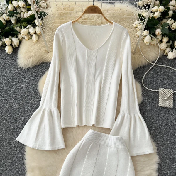 LW0128 Gentle Sweater Ladies Two Sets Advanced Sense Flared Sleeve V-Neck Knit Top High Fanny Pack Hip Skirt - Image 6
