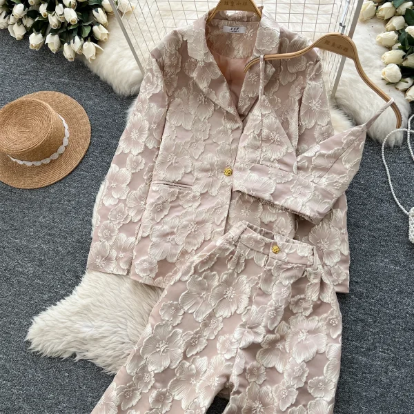 LW0103 Light Wind Relief Embossed Gold Flower Long Sleeve Suit Jacket With Broad Leg Trousers Three-Piece Set - Image 6
